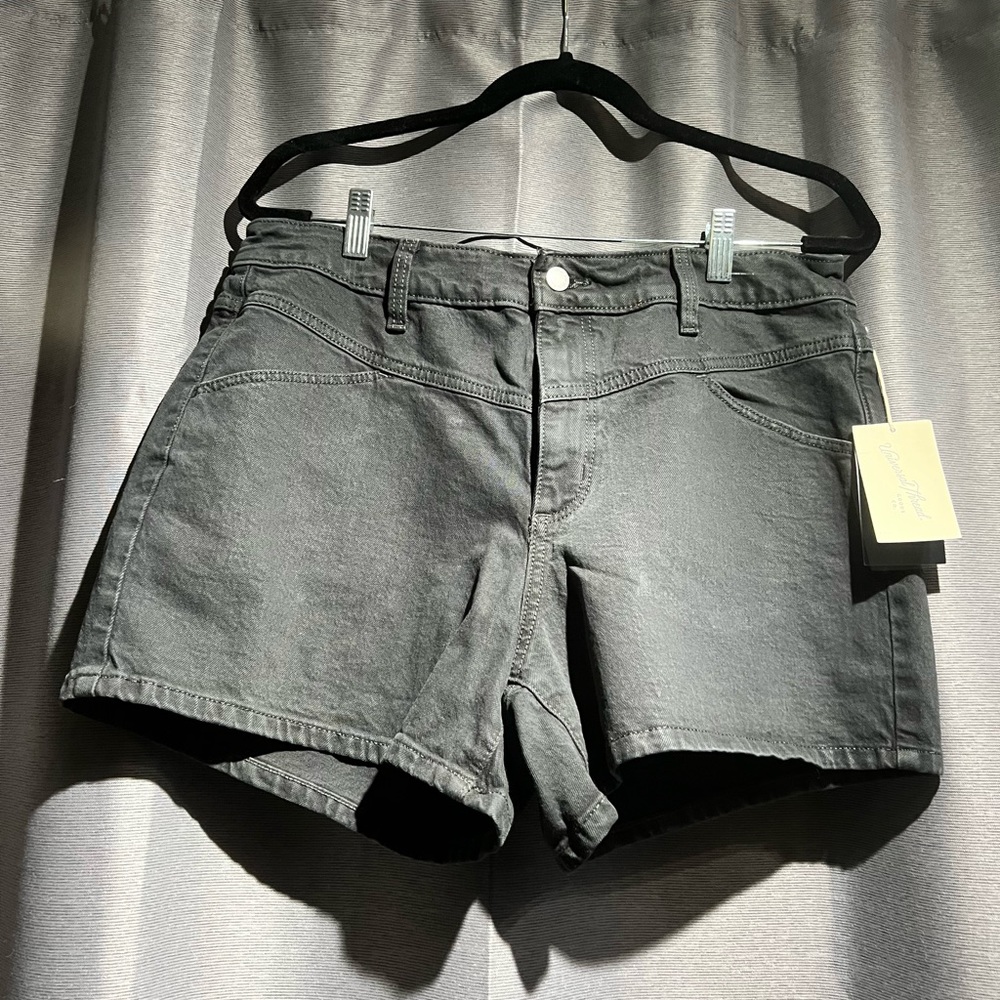New Universal Thread Goods Midi Black Shorts